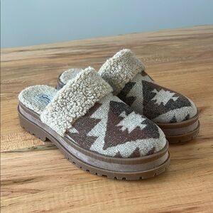 Cozy Shearling-Lined Slip-On Mules